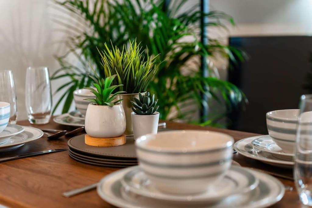 Central Maidstone Contractor Flat Екстериор снимка