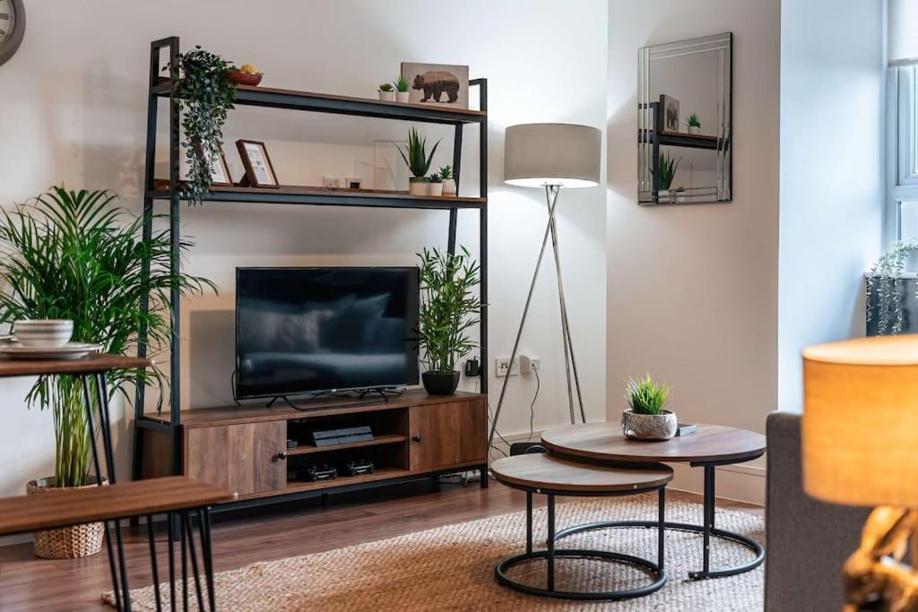 Central Maidstone Contractor Flat Екстериор снимка