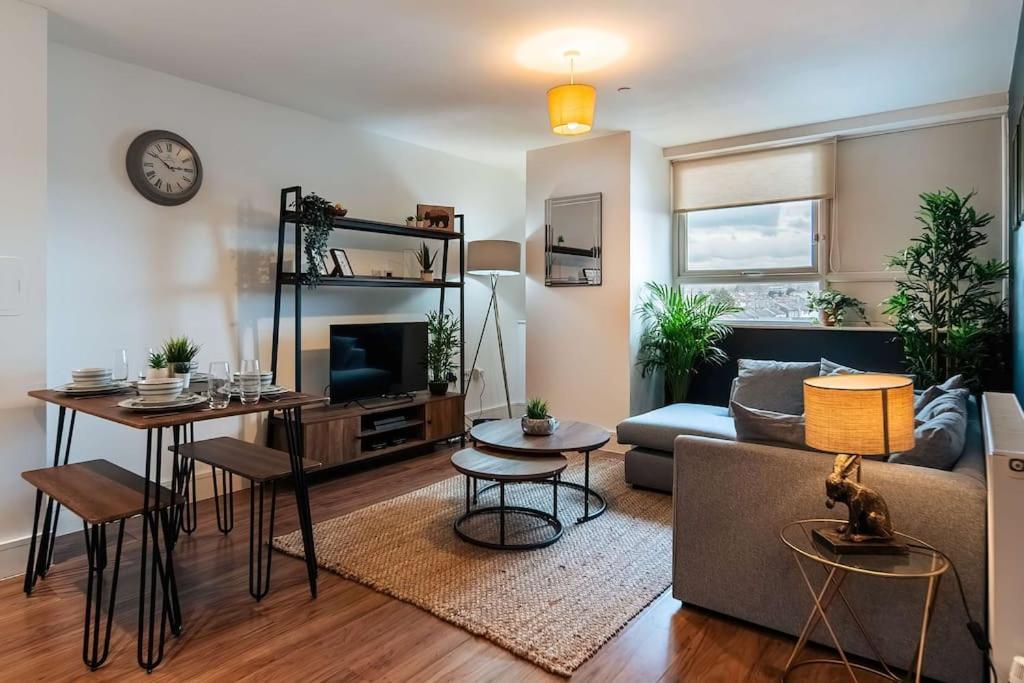 Central Maidstone Contractor Flat Екстериор снимка